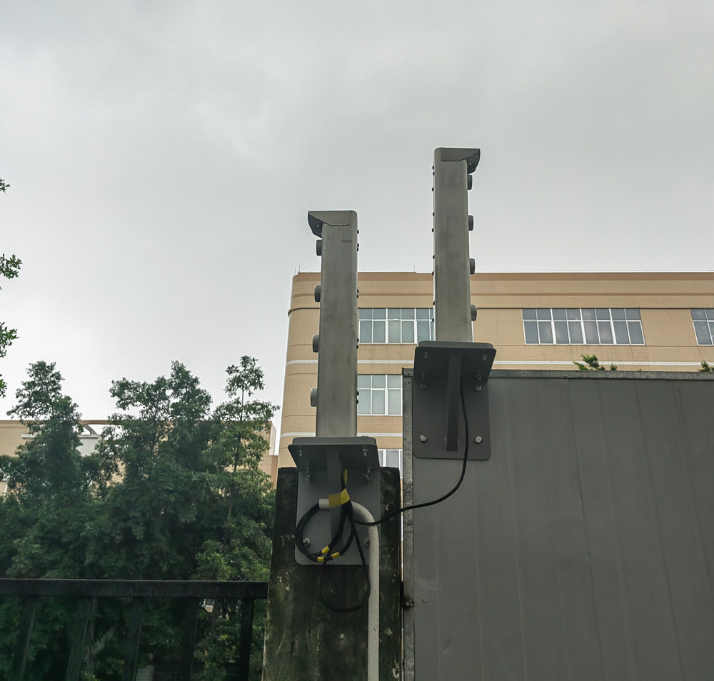 某軍警設(shè)備倉庫
