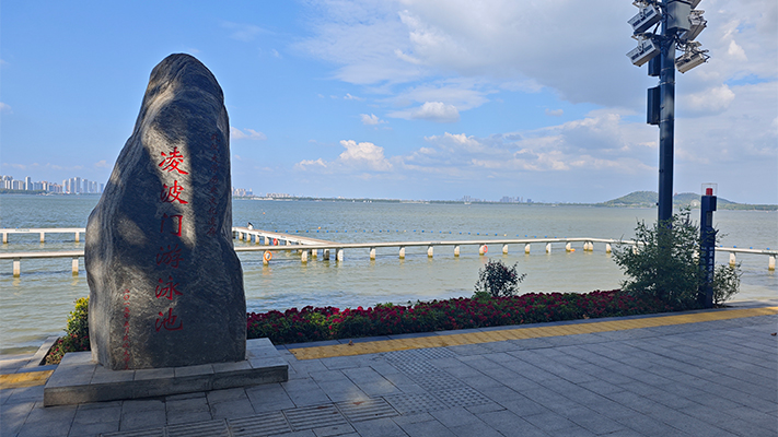 武漢市洪山區(qū)東湖綠道凌波門(mén)游泳場(chǎng)|一鍵報(bào)警立柱